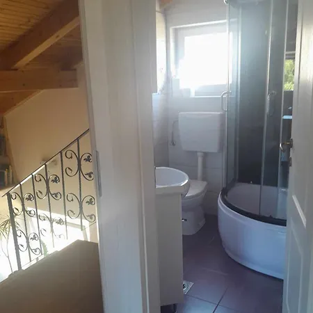 Kolona Apartman Tkon